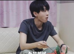 王俊凯吃瓜娱乐视频,揭秘明星幕后趣事